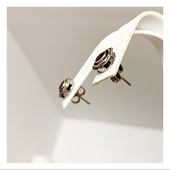 Vintage sterling silver and faceted garnet boho stud earrings - Picture 5 of 11